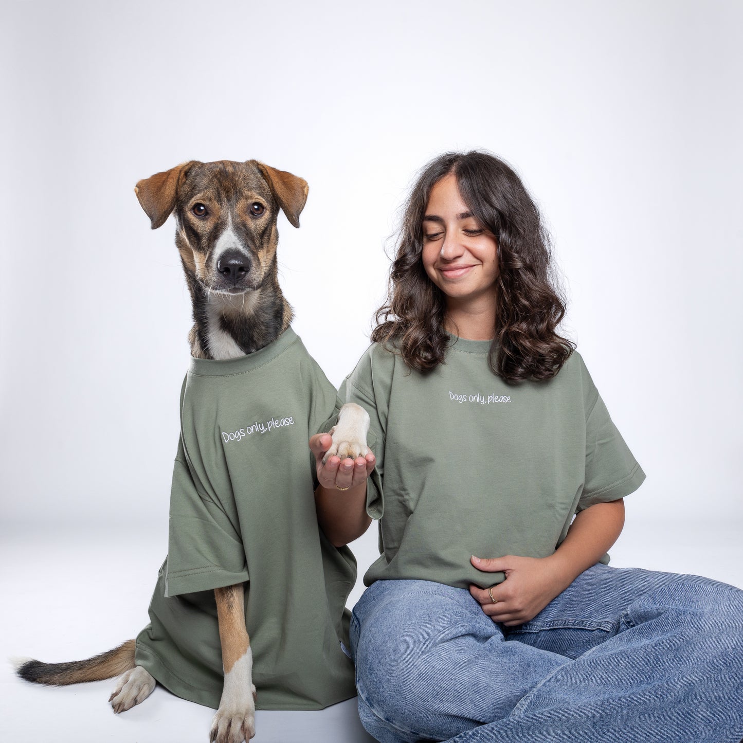 Dogs only Tee Olive